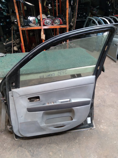 Puerta Delantera Demio 2002 RH